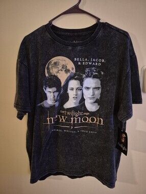The Twilight Saga New Moon Bella, Jacob & Edward T-Shirt Medium "Viral Tik Tok"